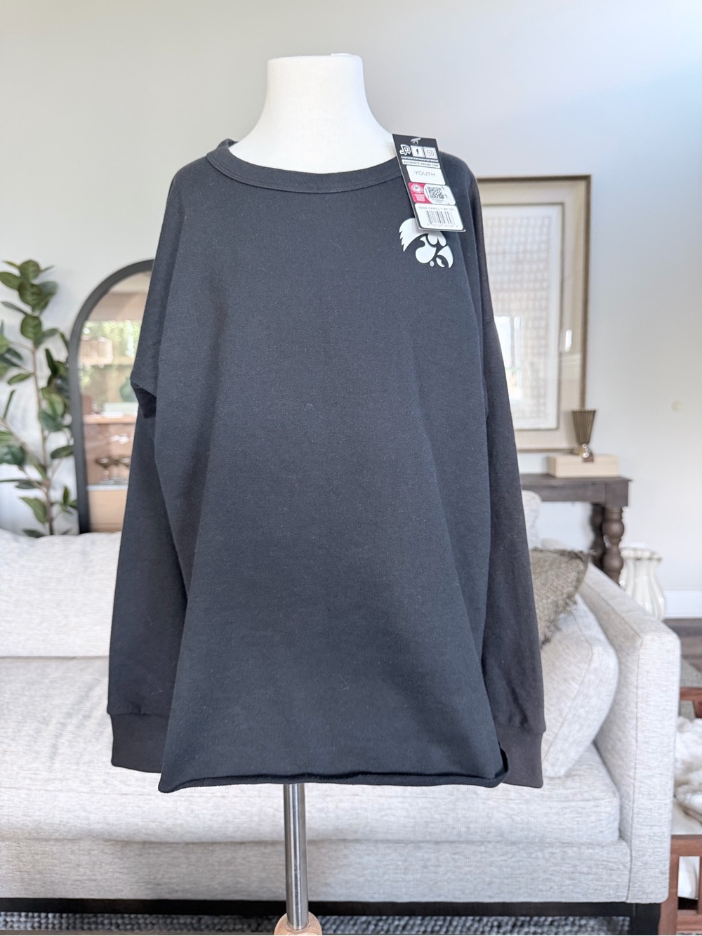 Youth XL Iowa Hawkeye Authentic Black Crewneck Sweater - Classic Casual Pullover